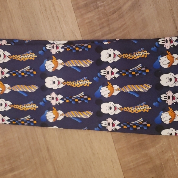 Walt Disney world tie - Picture 3 of 5